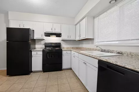 Kitchen - 4480 Kerwin Dr, Memphis, TN 38128 photo 1 of 2