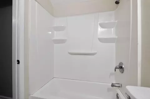 Bath - 4480 Kerwin Dr, Memphis, TN 38128 photo 2 of 4