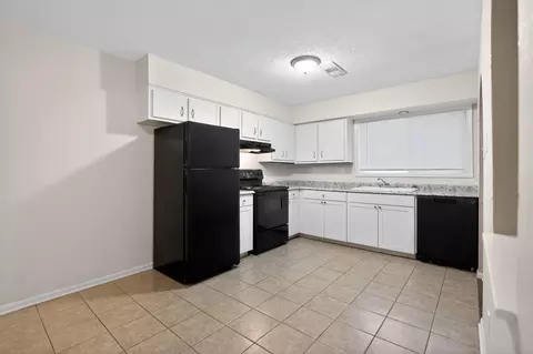 Kitchen - 4480 Kerwin Dr, Memphis, TN 38128 photo 2 of 2