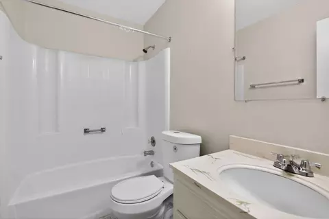 Bath - 4480 Kerwin Dr, Memphis, TN 38128 photo 3 of 4