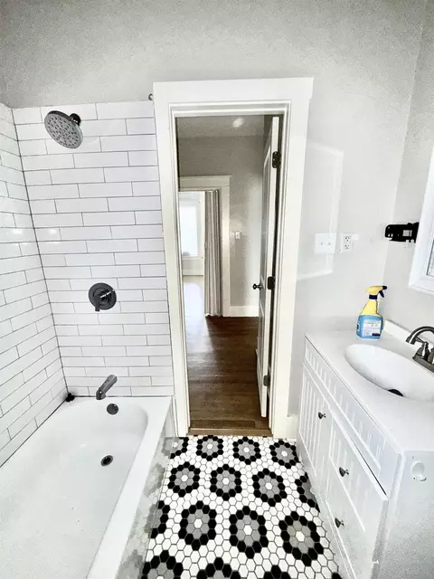 Bath - 2297 Jackson Ave, Memphis, TN 38112 photo 2 of 3