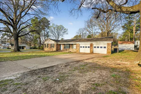 3697 Lakehurst Dr, Memphis, TN 38128