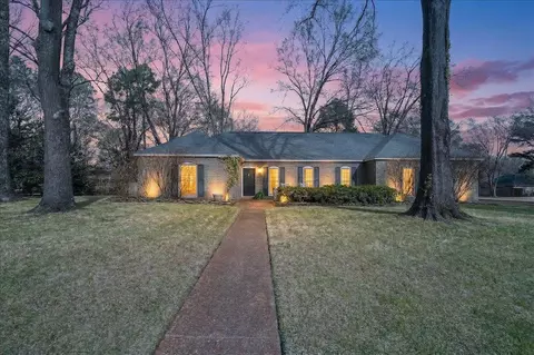 1831 River Valley Dr, Germantown, TN 38138