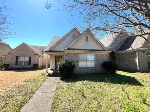 7909 Lowrance Rd, Memphis, TN 38125