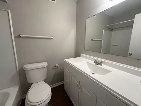 Bath - 2225 Eveningview Dr, Memphis, TN 38134 photo 1 of 2