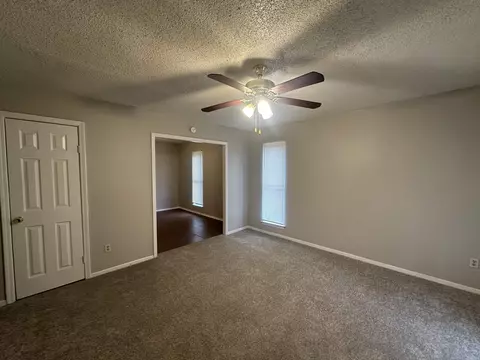 Living - 2225 Eveningview Dr, Memphis, TN 38134 photo 1 of 2