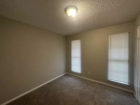 Bedroom - 2225 Eveningview Dr, Memphis, TN 38134 photo 4 of 5