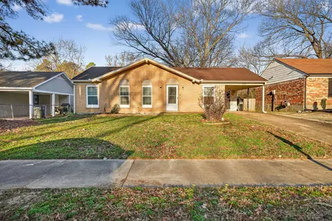 5267 Broken Oak Dr, Memphis, TN 38127