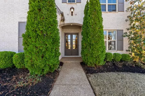 10103 School Cross Ln, Collierville, TN 38017