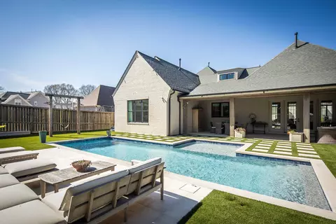 Exterior - 353 Bubby Dr, Collierville, TN 38017 photo 8 of 9