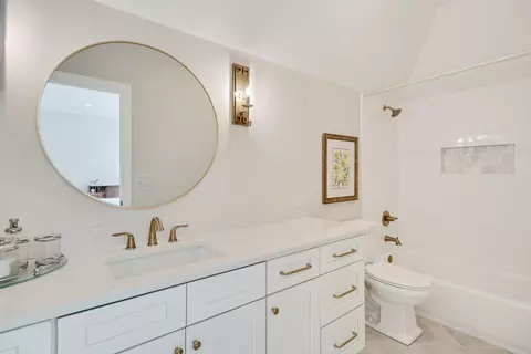 Bath - 353 Bubby Dr, Collierville, TN 38017 photo 4 of 4