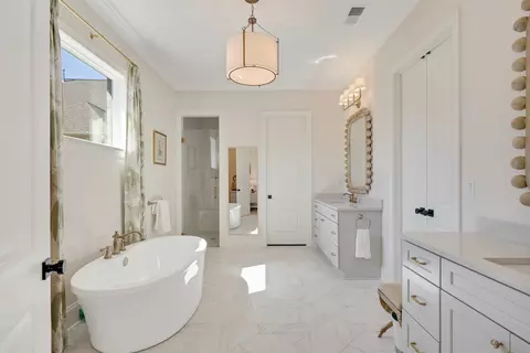 Bath - 353 Bubby Dr, Collierville, TN 38017 photo 1 of 4