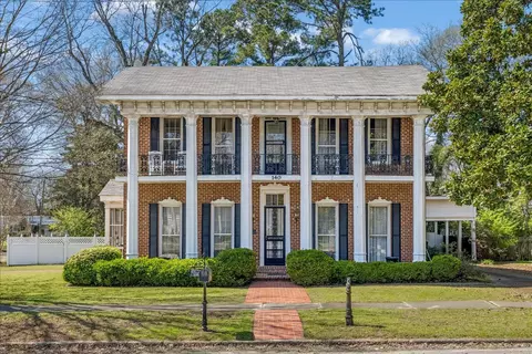 140 N Maury St, Holly Springs, MS 38635