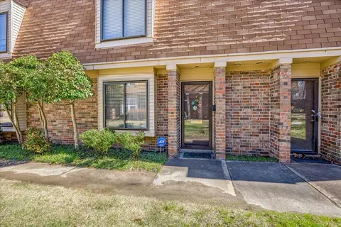 6621 S Poplar Woods Cir #5, Germantown, TN 38138
