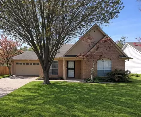 1259 Breezy Gate Dr, Cordova, TN 38018