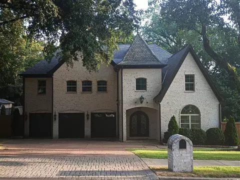 5690 Walnut Grove Rd, Memphis, TN 38120