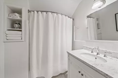 Bath - 117 E Goodwyn St, Memphis, TN 38111 photo 6 of 6