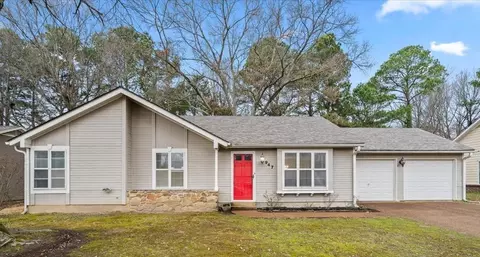947 Hunters Retreat Dr, Collierville, TN 38017