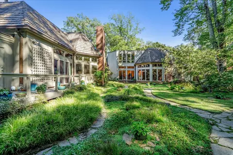 311 E Cherry Cir, Memphis, TN 38117