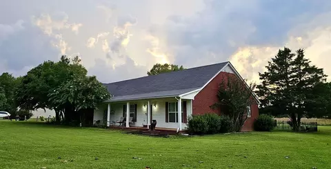 905 Golf Dr, Saulsbury, TN 38067