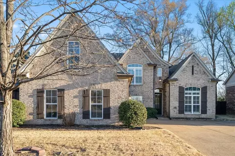 565 Cherokee Cir, Oakland, TN 38060