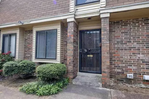 1898 E Poplar Woods Cir, Germantown, TN 38138
