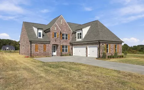 25 Wellington Cir N, Oakland, TN 38060