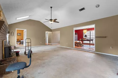 Living - 165 Devils Backbone Rd, Saltillo, MS 38866 photo 2 of 3