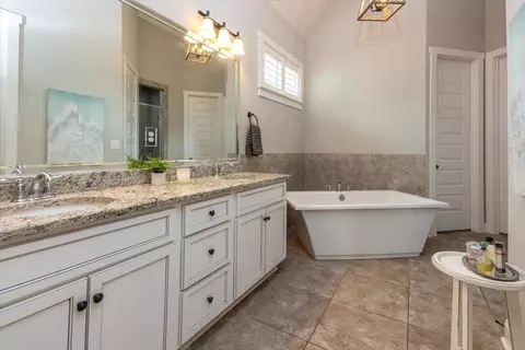Bath - 608 Cypress Run Cv, Collierville, TN 38017 photo 1 of 4