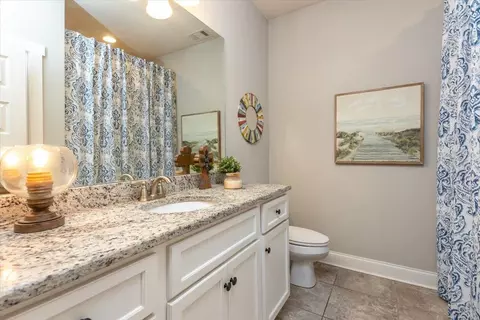 Bath - 608 Cypress Run Cv, Collierville, TN 38017 photo 3 of 4
