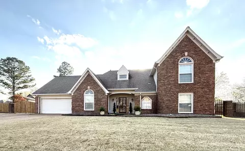 825 N Walnut Bend Rd, Cordova, TN 38018
