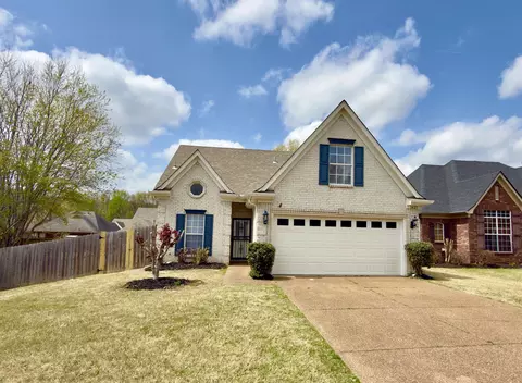1425 Carlton Ridge Dr, Cordova, TN 38016