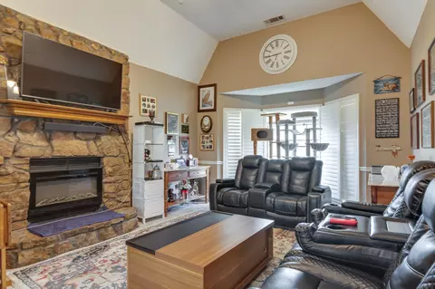 Living - 4099 Soderlund Cv, Millington, TN 38053 photo 1 of 1