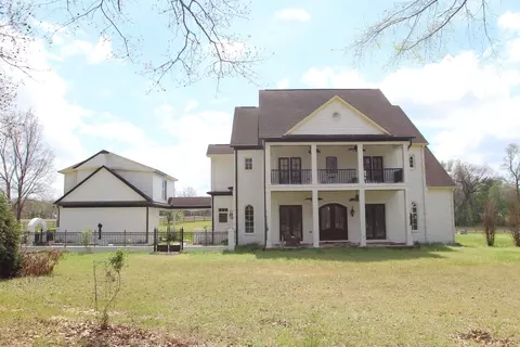 1015 Clay Pond Dr, Oakland, TN 38060