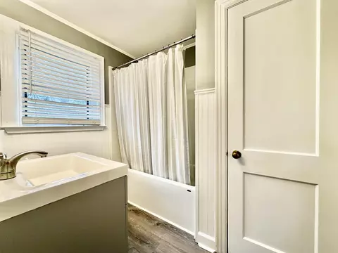 Bath - 5442 Bride Rd, Covington, TN 38019 photo 1 of 2