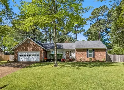1725 Golden Fields Dr, Germantown, TN 38138