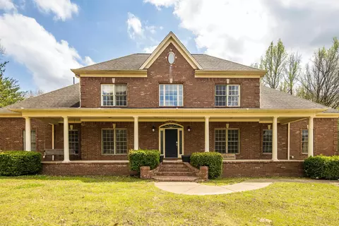 9275 Salem Woods Dr, Lakeland, TN 38002