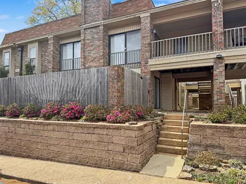 6592 S Poplar Woods Cir S #1, Germantown, TN 38138
