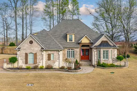 104 Lochmeade Dr, Atoka, TN 38004