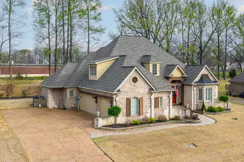 104 Lochmeade Dr, Atoka, TN 38004