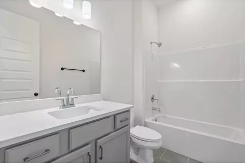 Bath - 3130 Mannington Dr, Bartlett, TN 38135 photo 1 of 2