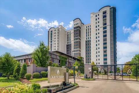 717 Riverside Dr #207, Memphis, TN 38103