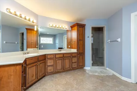 Bath - 1136 Sunriver Cv, Collierville, TN 38017 photo 1 of 3