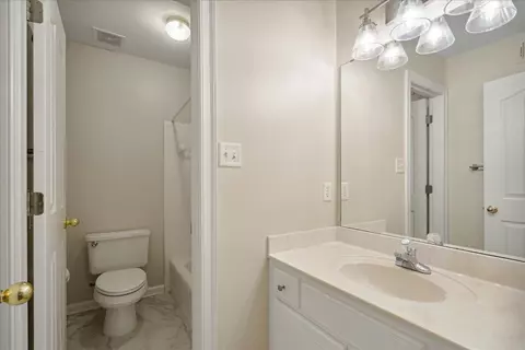 Bath - 1136 Sunriver Cv, Collierville, TN 38017 photo 2 of 3