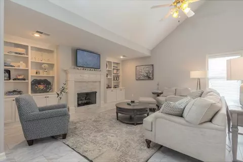 Living - 1136 Sunriver Cv, Collierville, TN 38017 photo 1 of 4