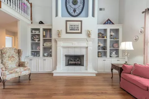 Living - 1136 Sunriver Cv, Collierville, TN 38017 photo 3 of 4