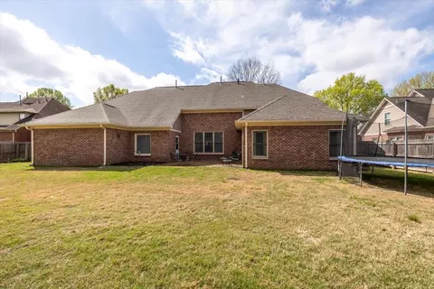 Exterior - 1136 Sunriver Cv, Collierville, TN 38017 photo 6 of 8