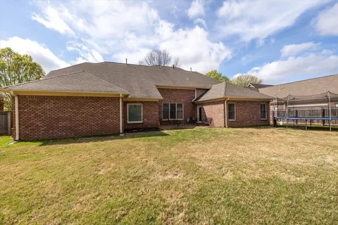 Exterior - 1136 Sunriver Cv, Collierville, TN 38017 photo 7 of 8