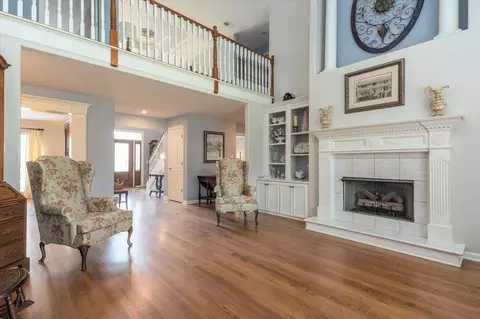 Living - 1136 Sunriver Cv, Collierville, TN 38017 photo 4 of 4