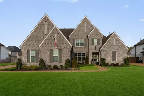 4921 Maple Walk Dr, Lakeland, TN 38002